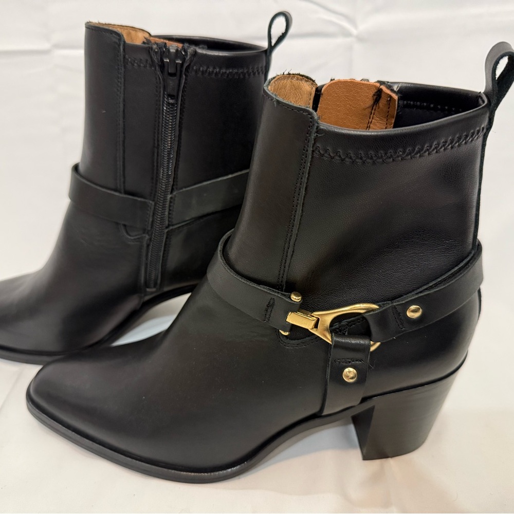 BRAND NEW, never worn Women’s Andre Assous ankle boots size 9